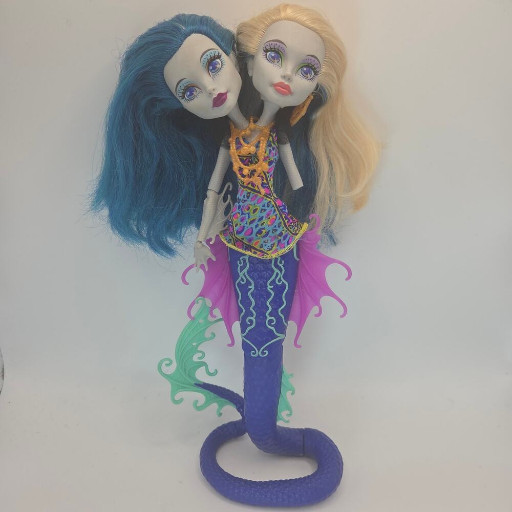 Monster High Great Scarrier Reef Peri and Pearl Serpentine